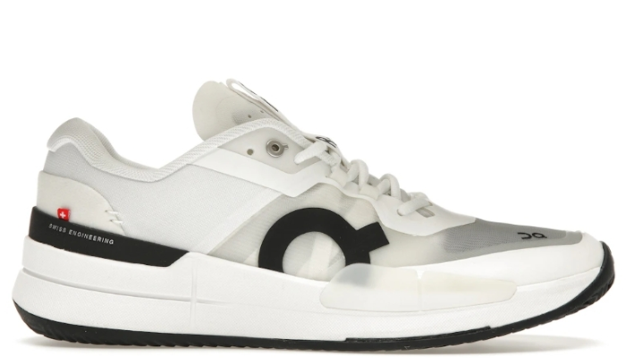 On The Roger Pro 2 Clay White Black (Men's)